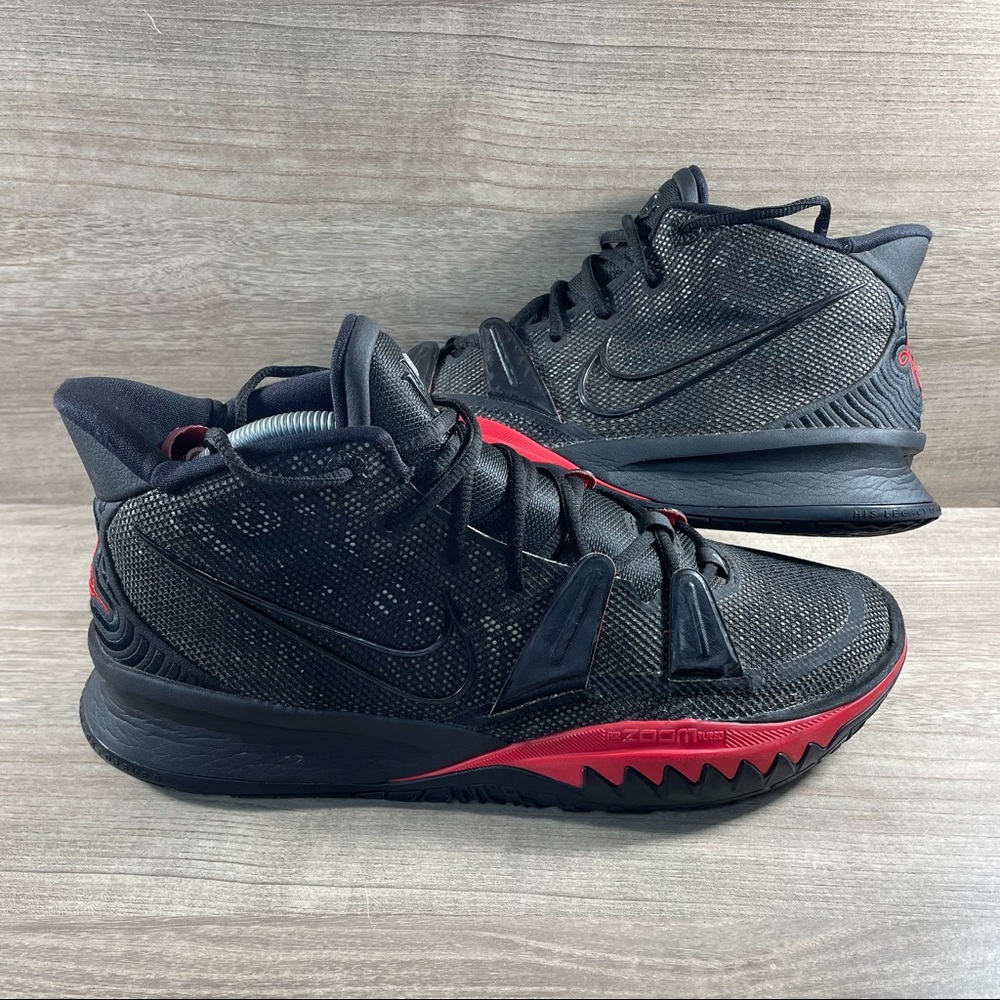 Size 11.5-Nike Mens Kyrie 7 Bred Black Red Sneakers Shoes CQ9326-001